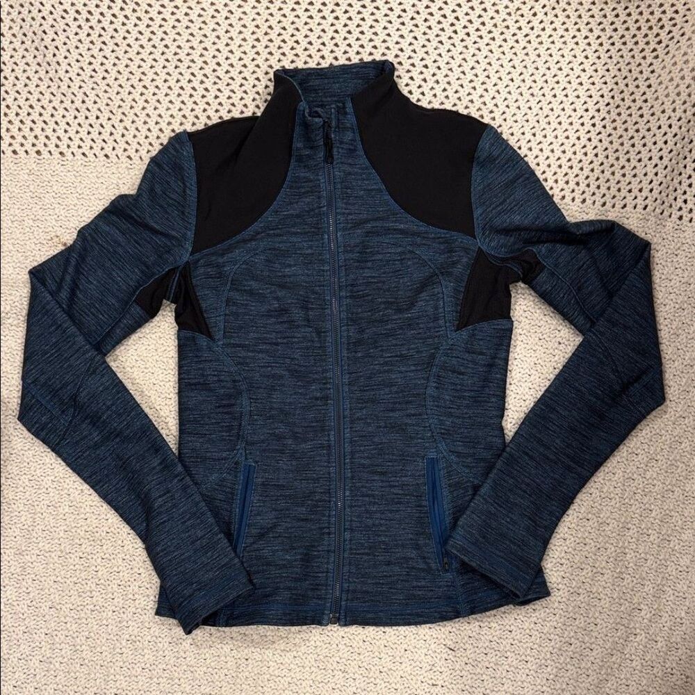 LULULEMON WOMENS 8 Blue and Black Jacket